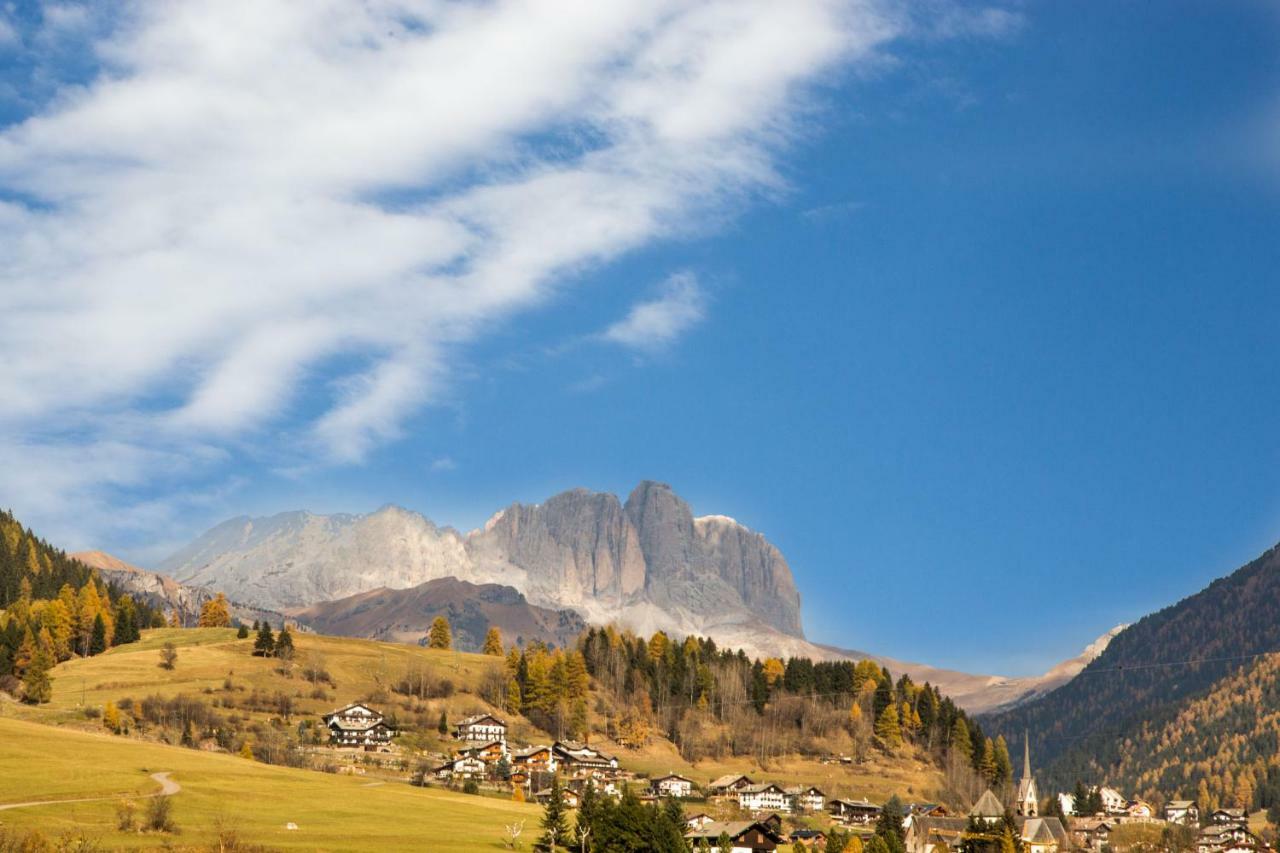 Wellness Fassa Apartment Pozza di Fassa Luaran gambar
